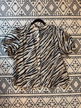 Banana Republic Black and Cream Zebra-Print Button Front Blouse with Puff Sleeve